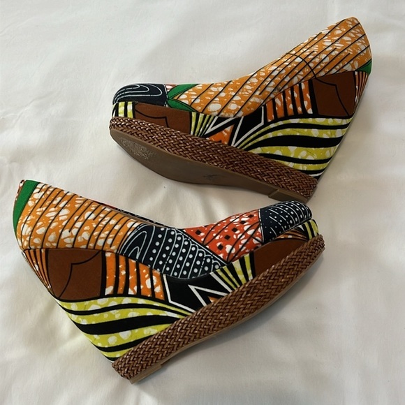 ALDO Multicolor African Ankara Print Canvas Wedges - Picture 8 of 11
